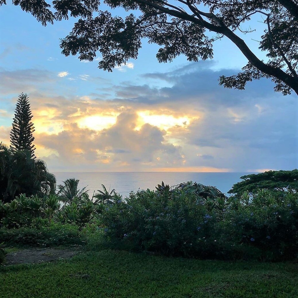 Maui Vacations - Hamakua Pukana La Hale 3 Bedroom Home by RedAwning - Property Image 3