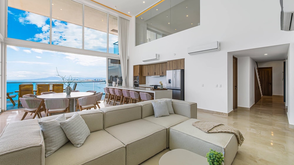 4BR Luxury Penthouse with Ocean Views