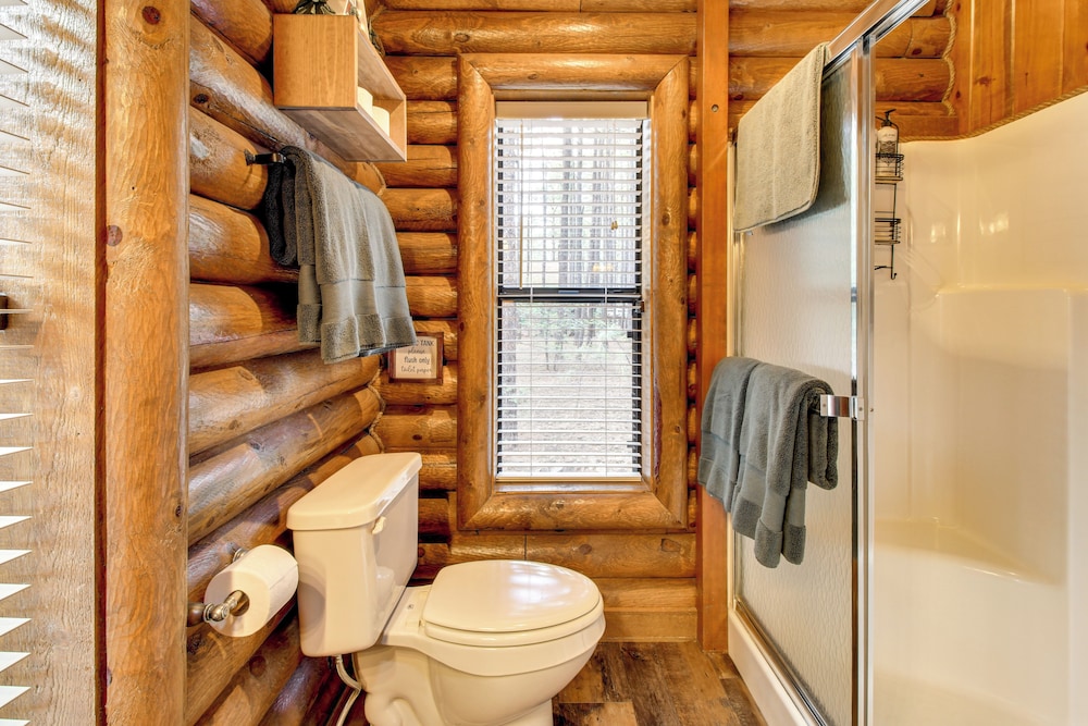 Near Fishing & Hiking: Pinetop Log Cabin w/ Deck!