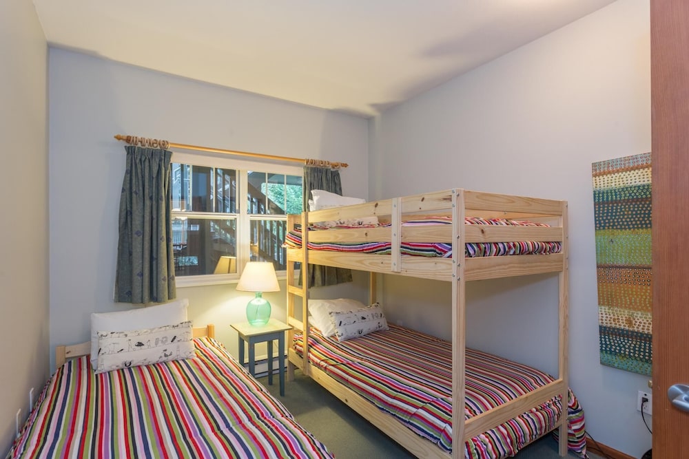 Bright & Spacious 2 Bedroom Situated in Blueberry Hills - Image 2