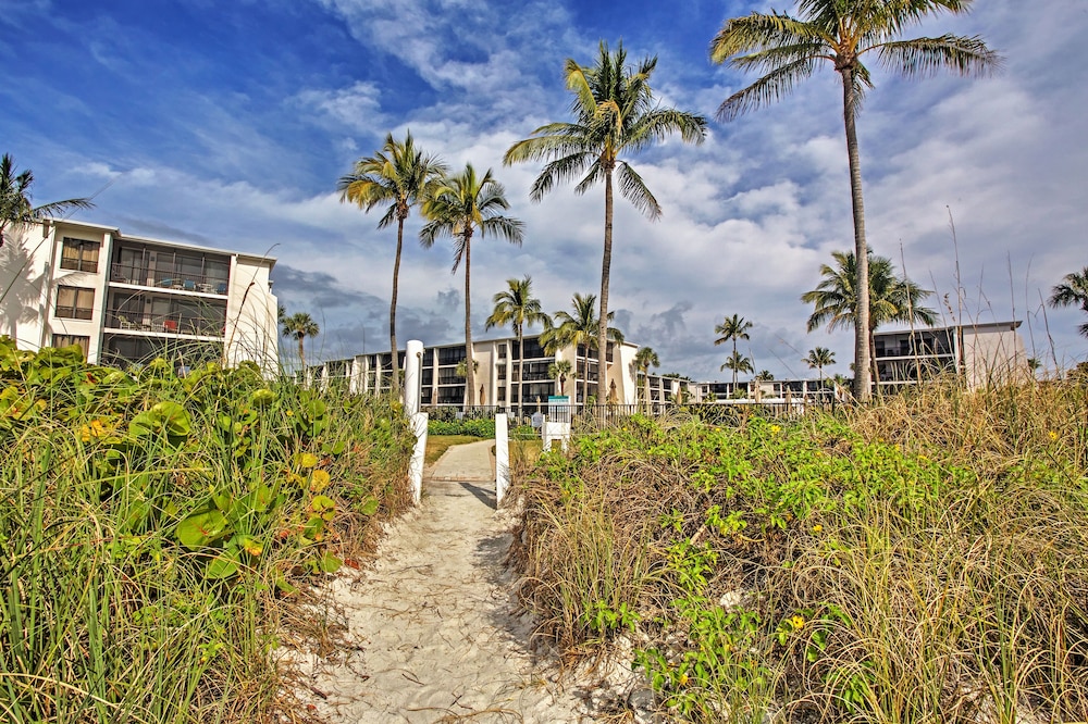 Sanibel Island Studio: Pool Access, Walk to Beach