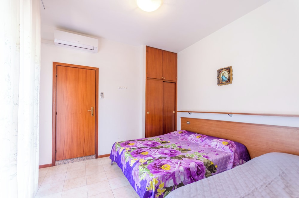 Gorgeous Apartment a few Steps From the Beach photo 3