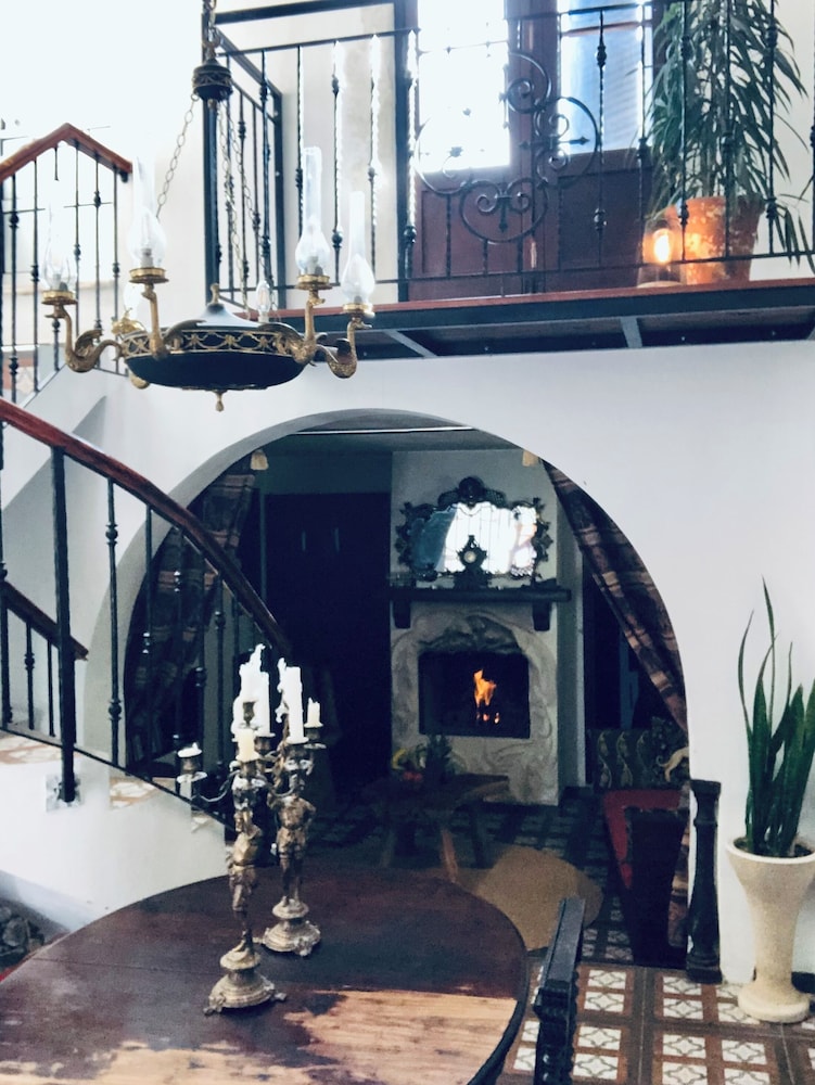 Cozy House Sleeps 2 With Pet Friendly Option