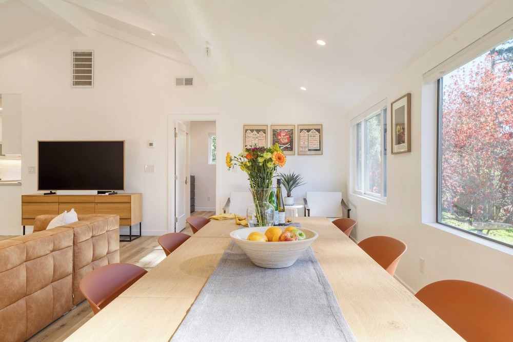 Sunridge Lookout by Avantstay Big Backyard Oasis + Patio, Central Location