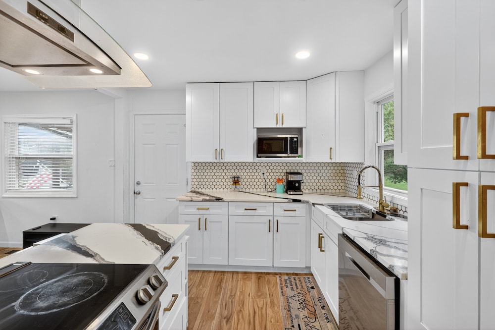 Spacious Getaway Near Dc & Potomac River 3 Bedroom Home