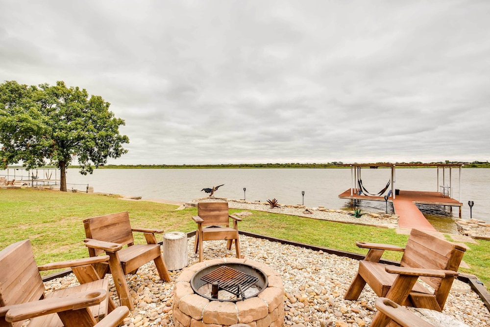 Lake Granbury Fishing Escape w/ Dock & Kayaks! view 2