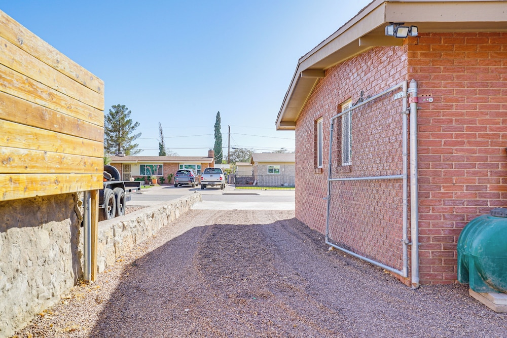 Near Casino & Shops: Cozy Apt in West El Paso!