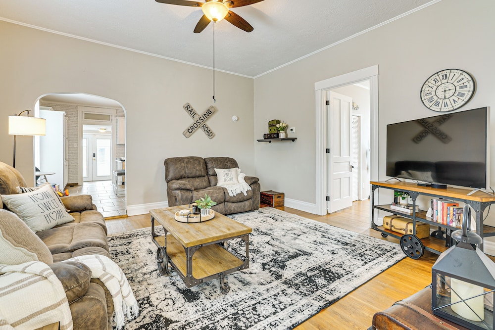 Home w/ Fenced Backyard, 6 Mi to Dtwn Louisville!