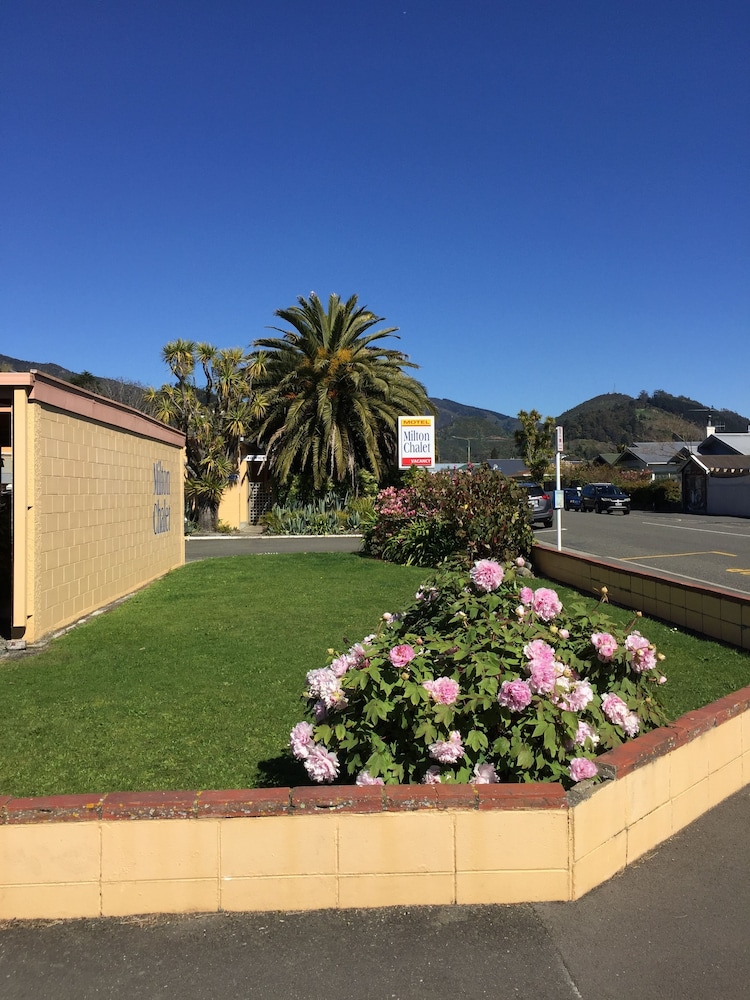 Milton Chalet Motel