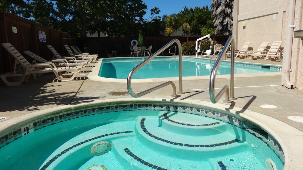 Cloverdale Wine Country Inn  Suites - Property Image 12