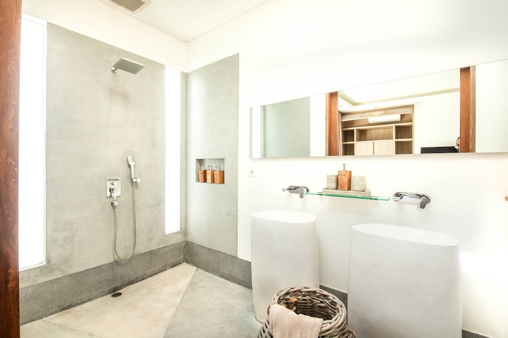 Niko 2 R New Villa Close to Finns Beach Club