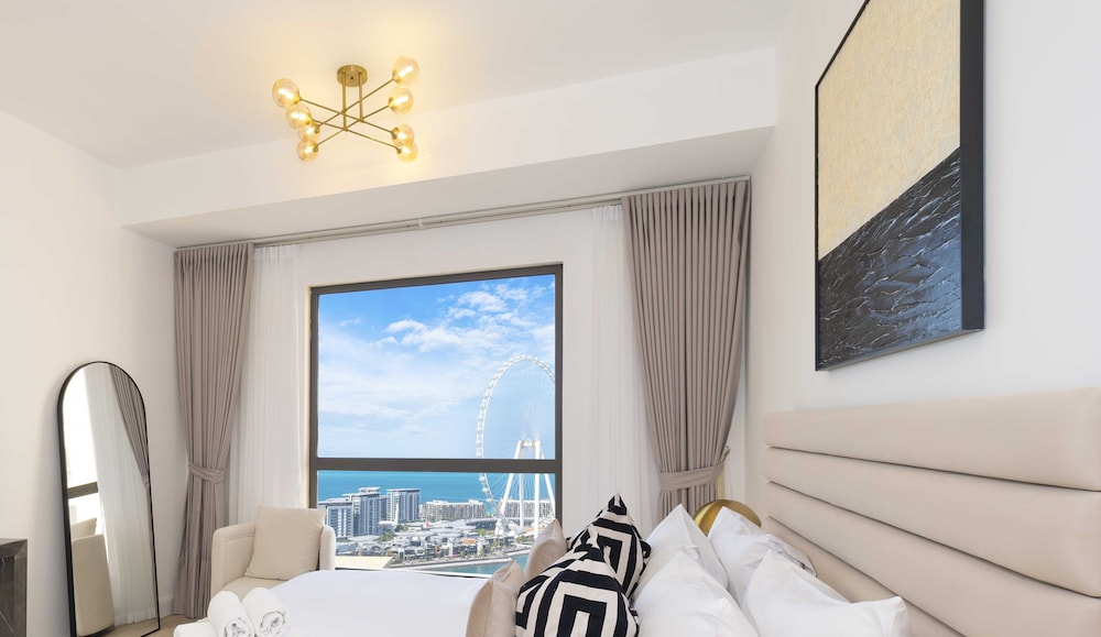 LUX The Dubai Eye Sea View Suite