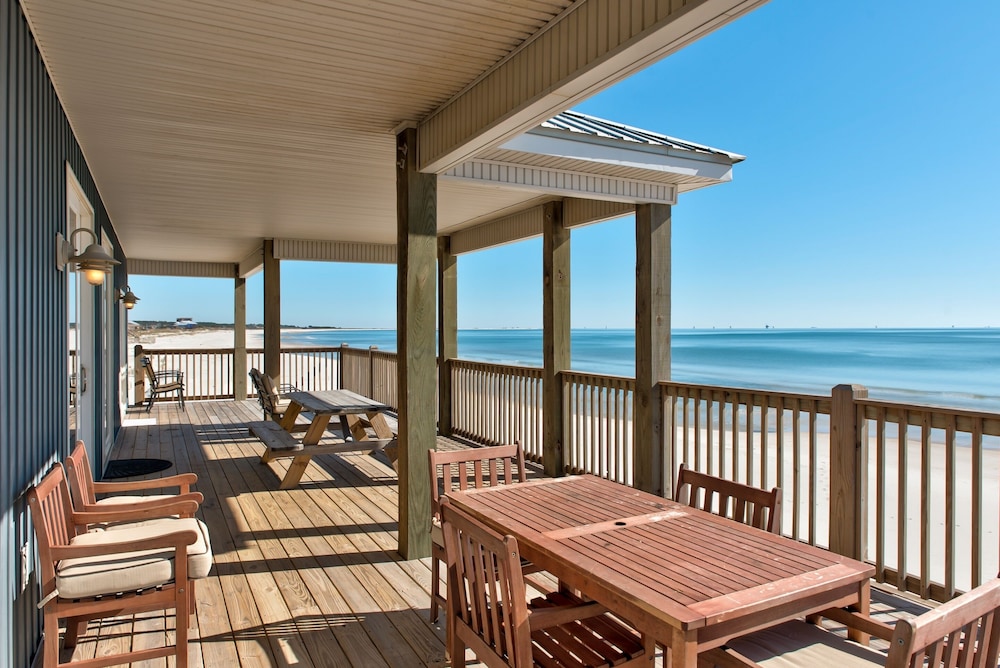 High Tide - Pet Friendly! Expansive Floor Plan And Stunning Views! Large Gulf Front Deck! 6 Bedroom Home by RedAwning view 2