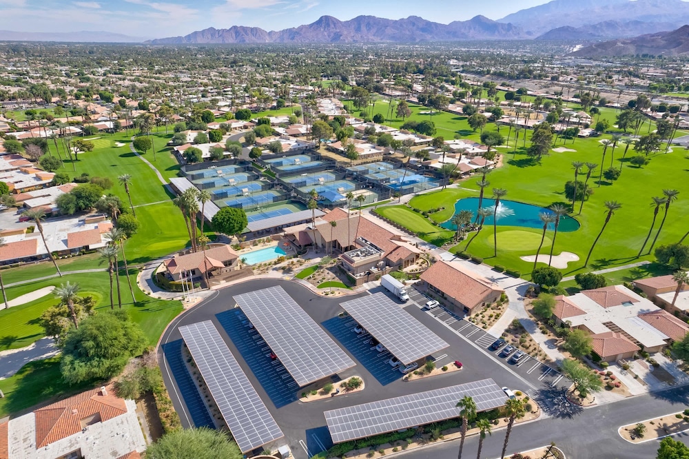 Designer Seville Condo w Golf Mountain Views
