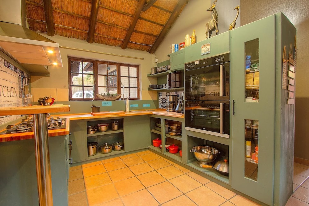 Villa - Sleeps 10 - Pool - Patio - Housekeeping