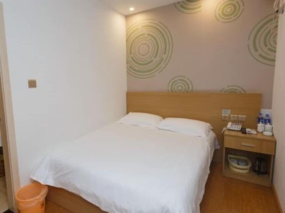 Ningbo Vacations - Greentree Inn Ningbo South Railway Station Express Hotel - Property Image 4