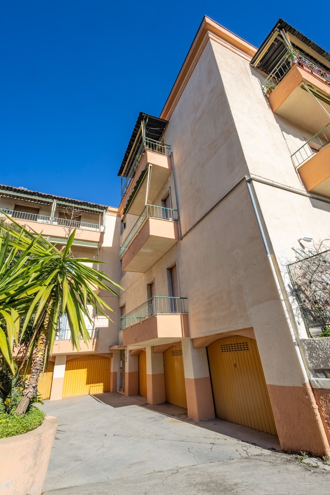 Tennis Flat With Sea View by Wonderful Italy