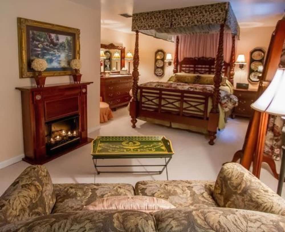 Bald Mountain House Inn at the Wolf Laurel Resort