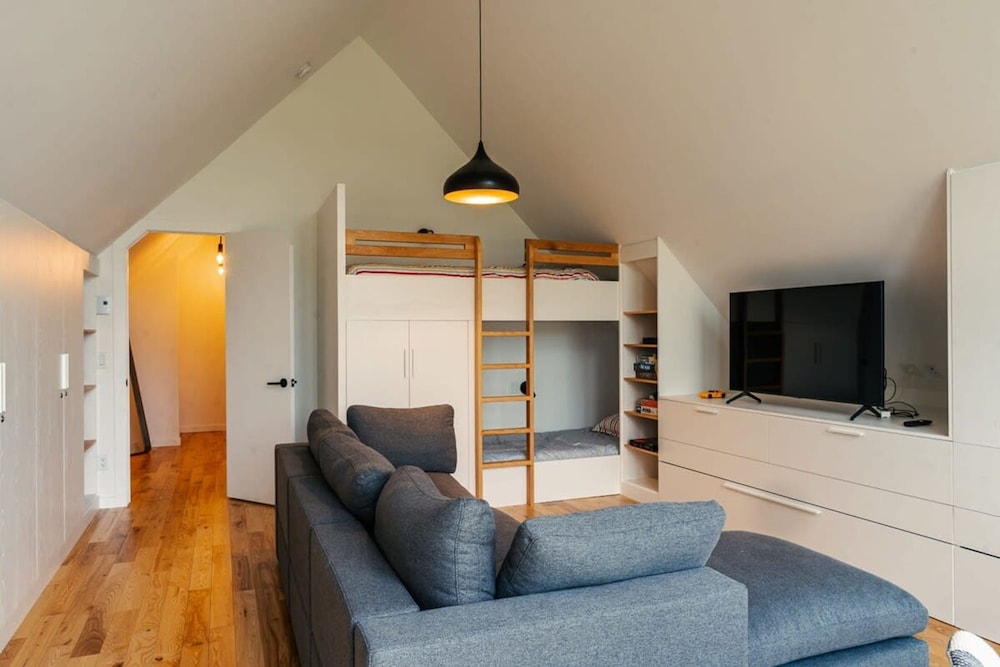Bright Chalet With hot tub and Indoor Sauna