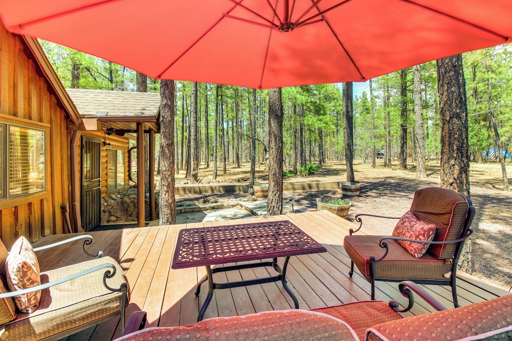 Family-friendly Hideaway Cabin in Lakeside!