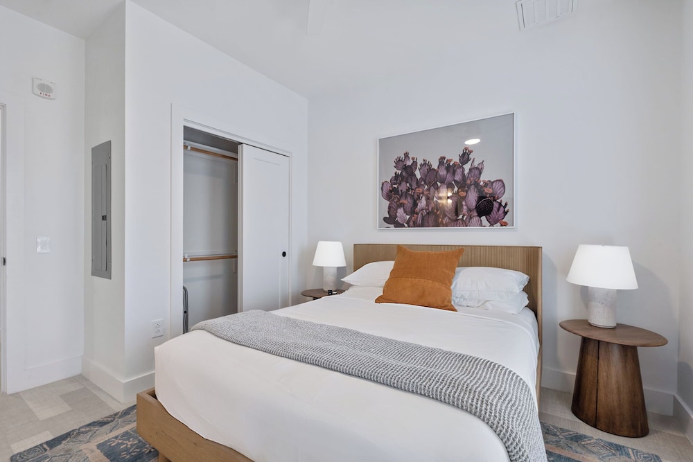 The Continental, powered by Placemakr - Downtown - Market Square