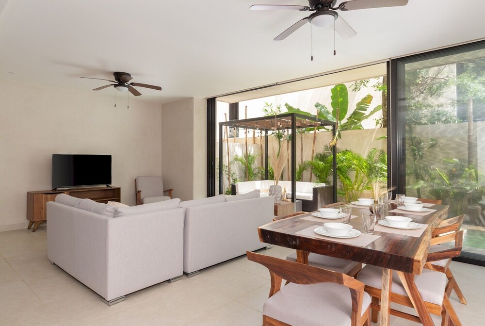 New Charming Villa 2 Levels Private Pool Garden Wifi Bikes view 4