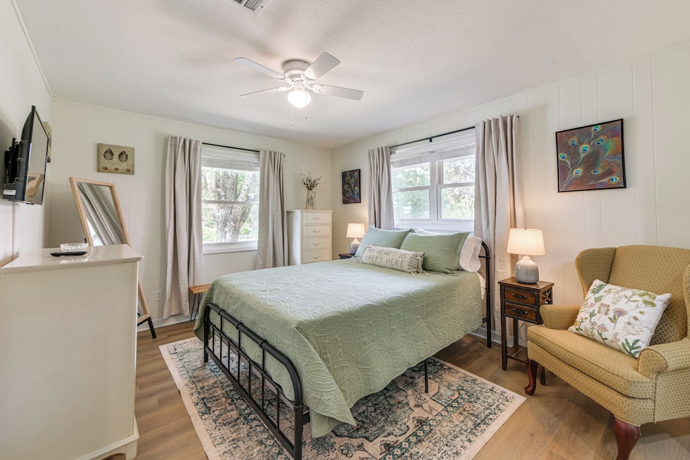 Walk to Dtwn Pine Mountain! 'evergreen Cottage'