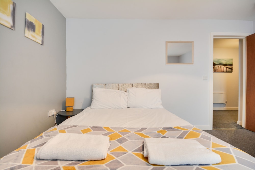 Cosy 2 Bedroom Apartment with Parking view 5