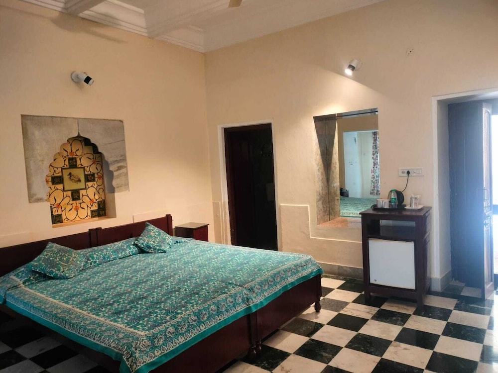 Phool Mahal Palace