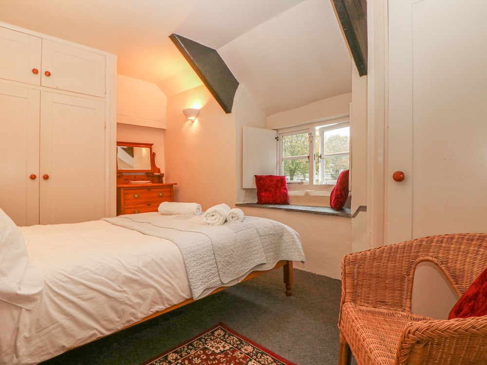 Churchgate Cottage view 3