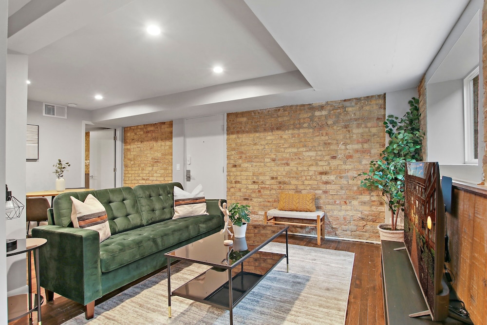 2BR Aesthetic Apt - Barry 37-GB