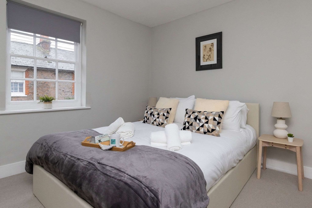 Elegant Georgian City Retreat for 5