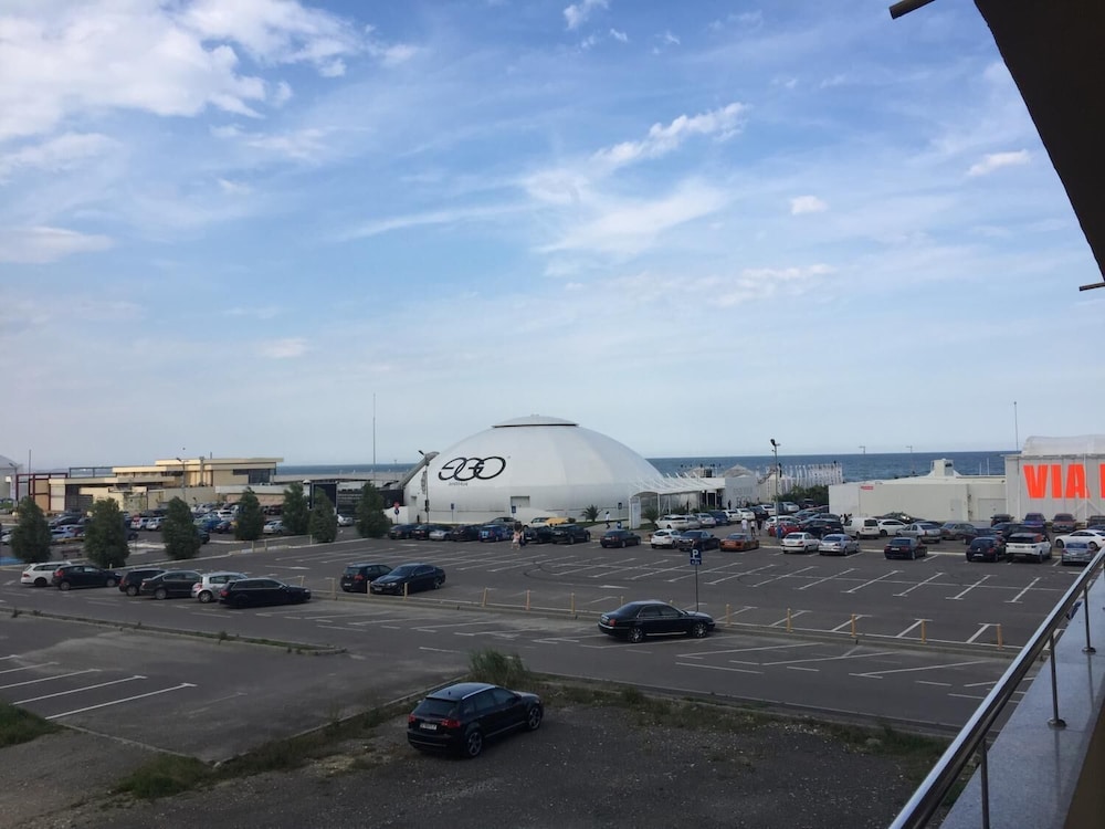 Chic Sea View Apartment Mamaia