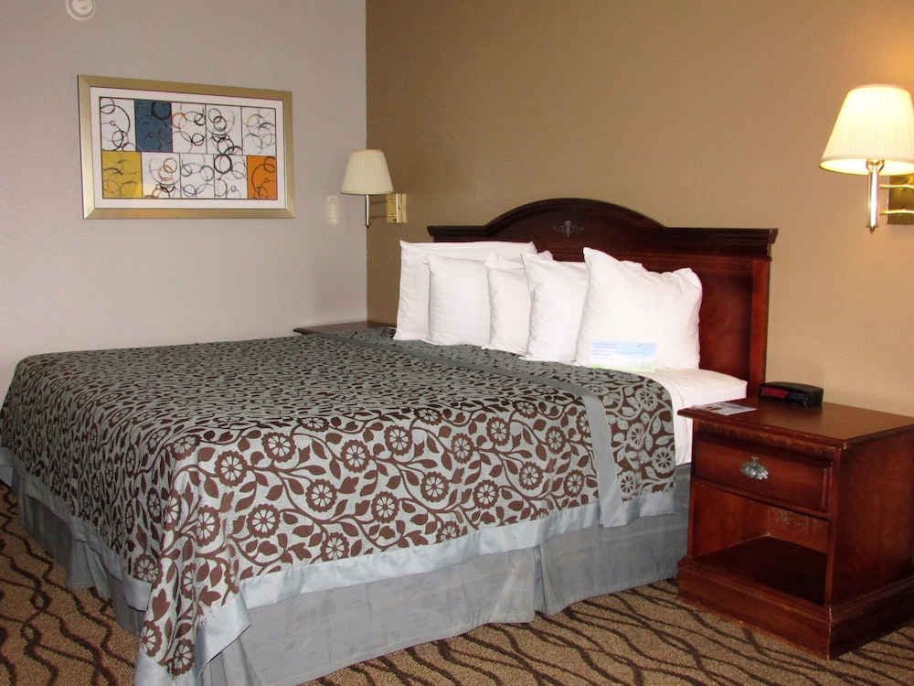 Days Inn Suites by Wyndham Fort Valley - Property Image 24