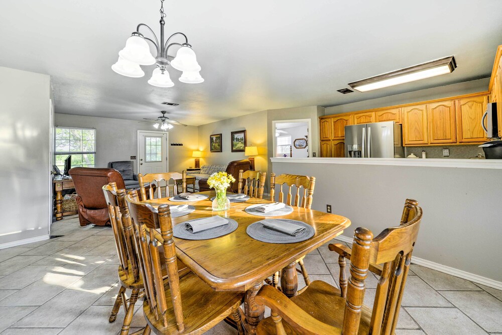 9 Mi to Belton Lake: Home w/ Large Yard Space! view 2