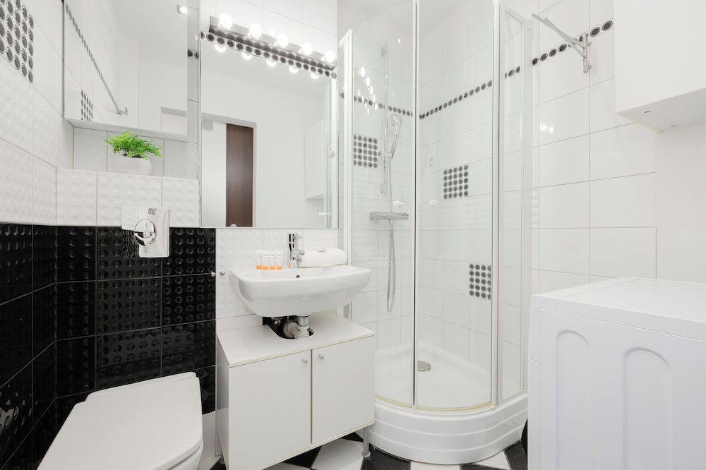 Sunny Heart of Warsaw by Renters