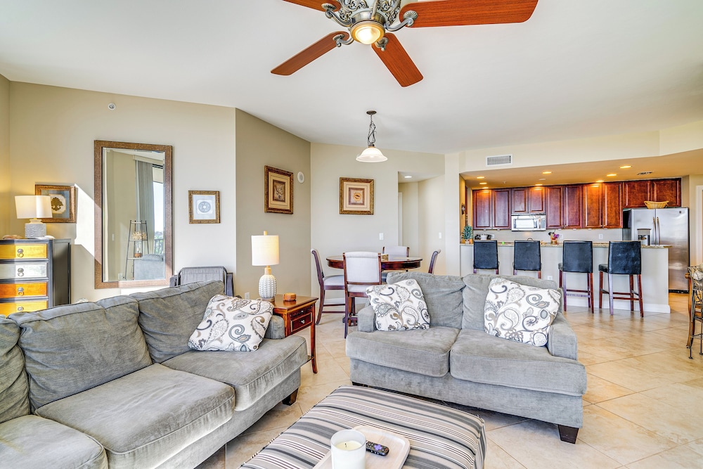 Walk to Marina + Restaurants: Cape Coral Escape!