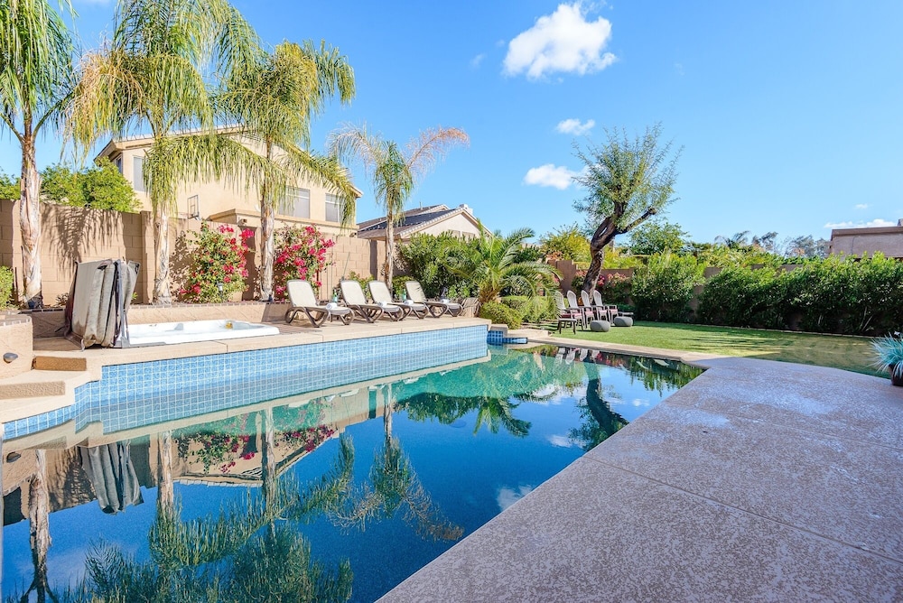 Casa Solara 4 Bedroom Home by RedAwning
