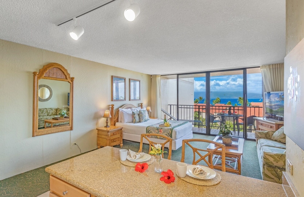 Kaanapali Shores Studio 742 Studio Bedroom Condo by RedAwning