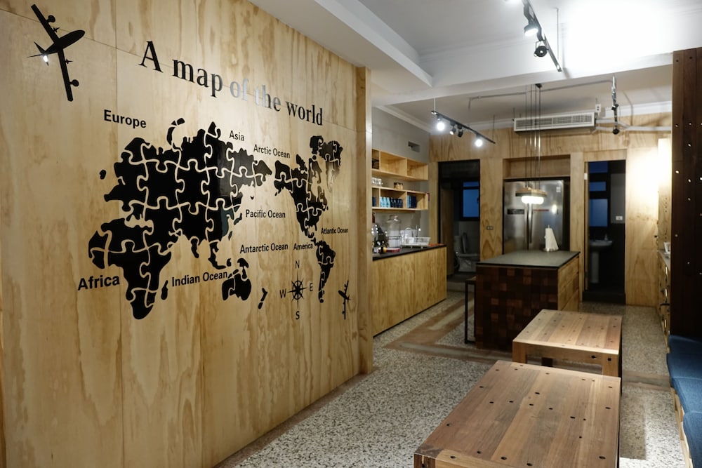 CaoJi Book inn Hostel