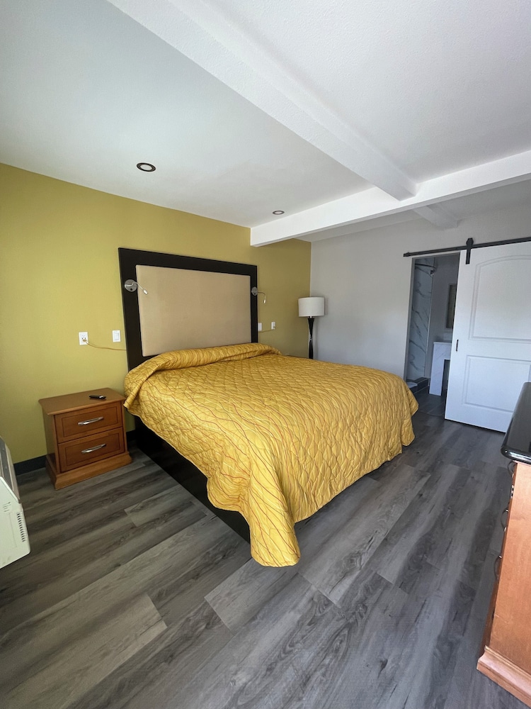 Stadium Inn & Spas