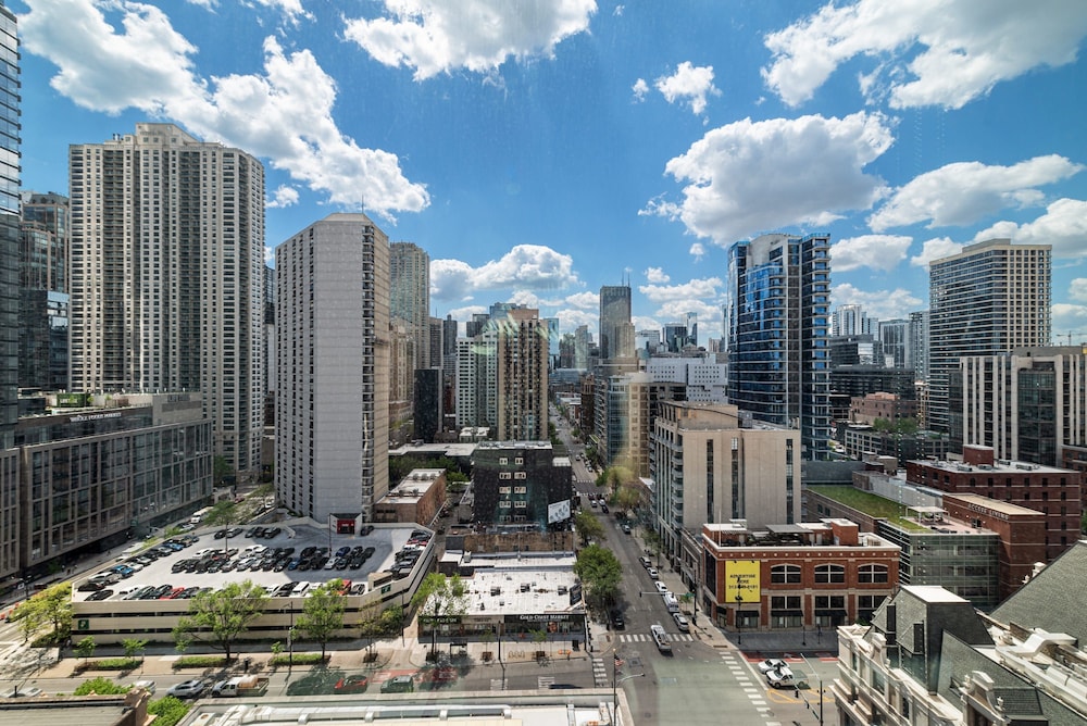 Exclusive Gold Coast 2BR Balcony Walkable