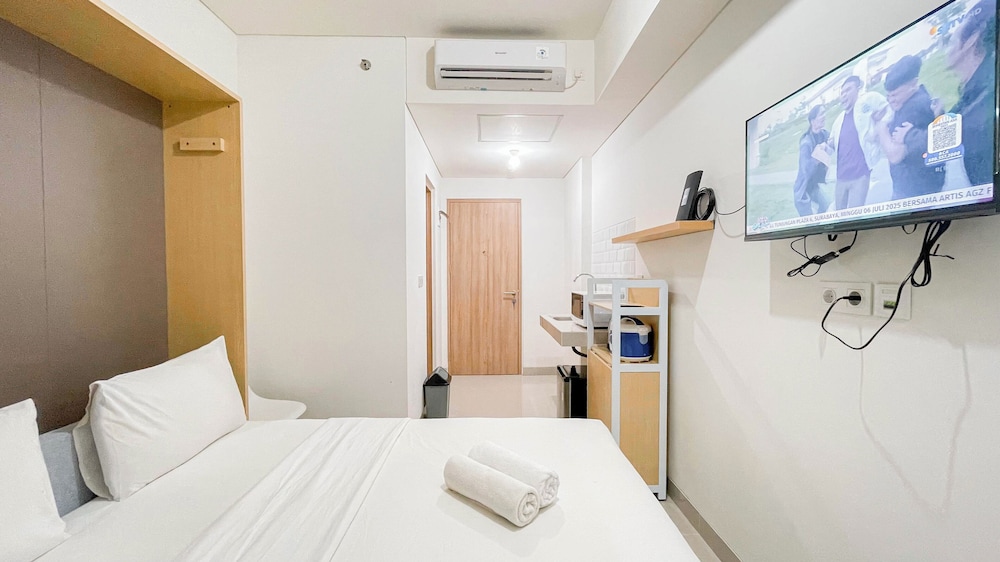 Basic Studio (No Kitchen) Near Unhas Bandaraya - Tallasa City Makassar Apartment