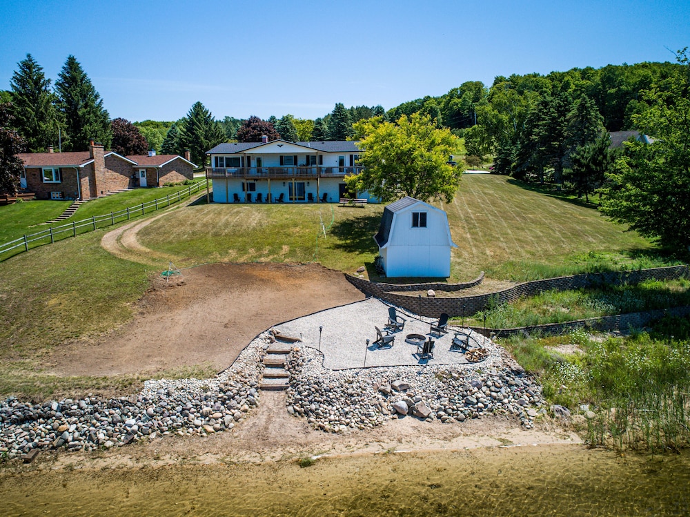 Cadillac Vacations - Stone Ledge Lake Getaway - Property Image 9