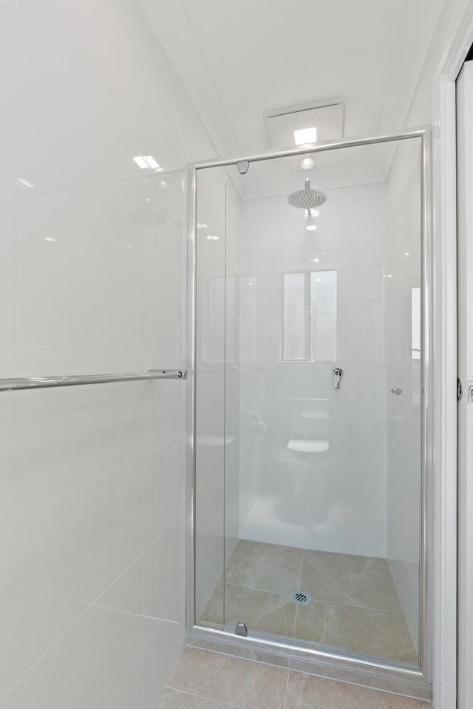 Elegant 3-bed Home From Sunny Glenelg Beach