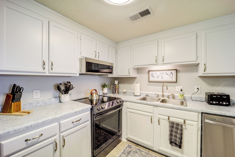 3 Mi to Sugar Mountain Ski Resort: Cozy Getaway!