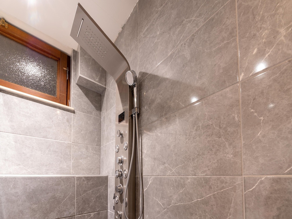 Luxury Apartment in Schin op Geul with Hot Tub & Sauna