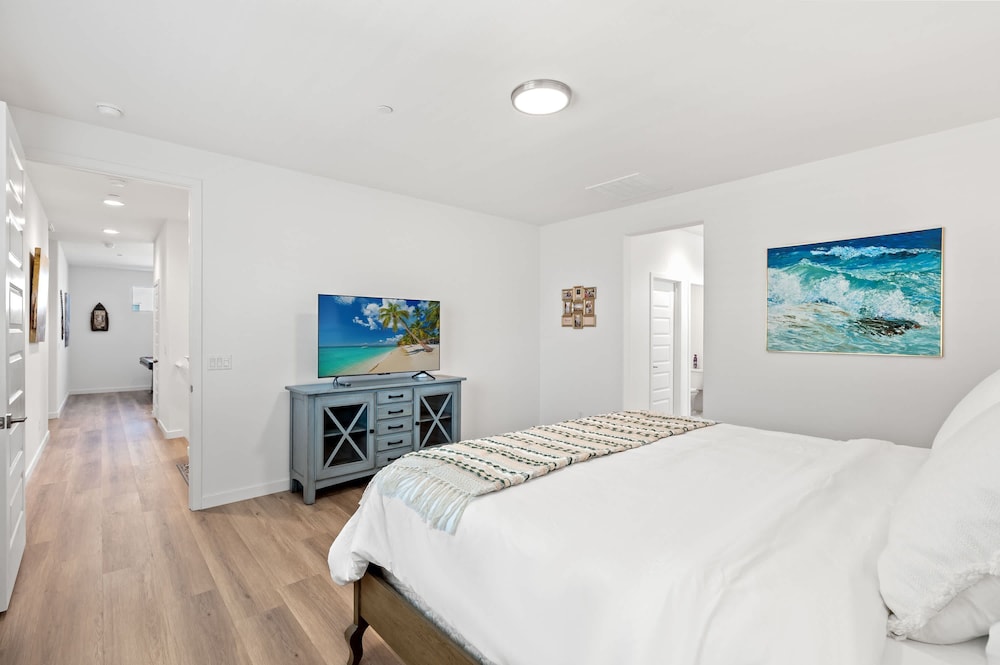 Spacious 5BR Getaway w Game Room Modern Comfort