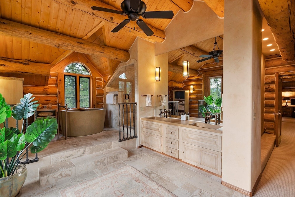 Wildwood Ridge 5 Bedroom Home