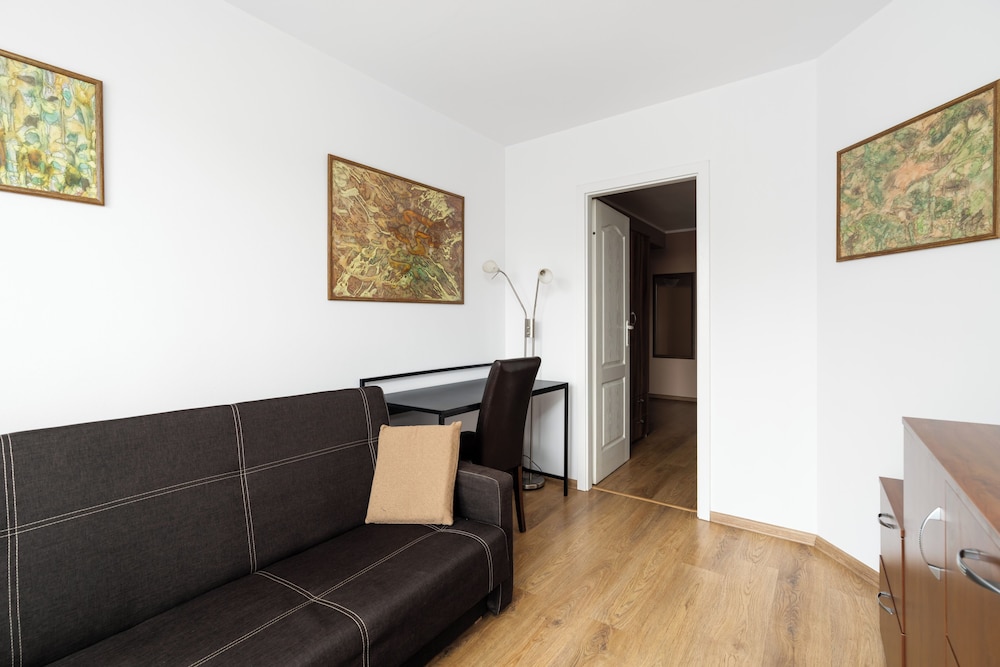 Bright & Comfy Apartment by Renters view 2
